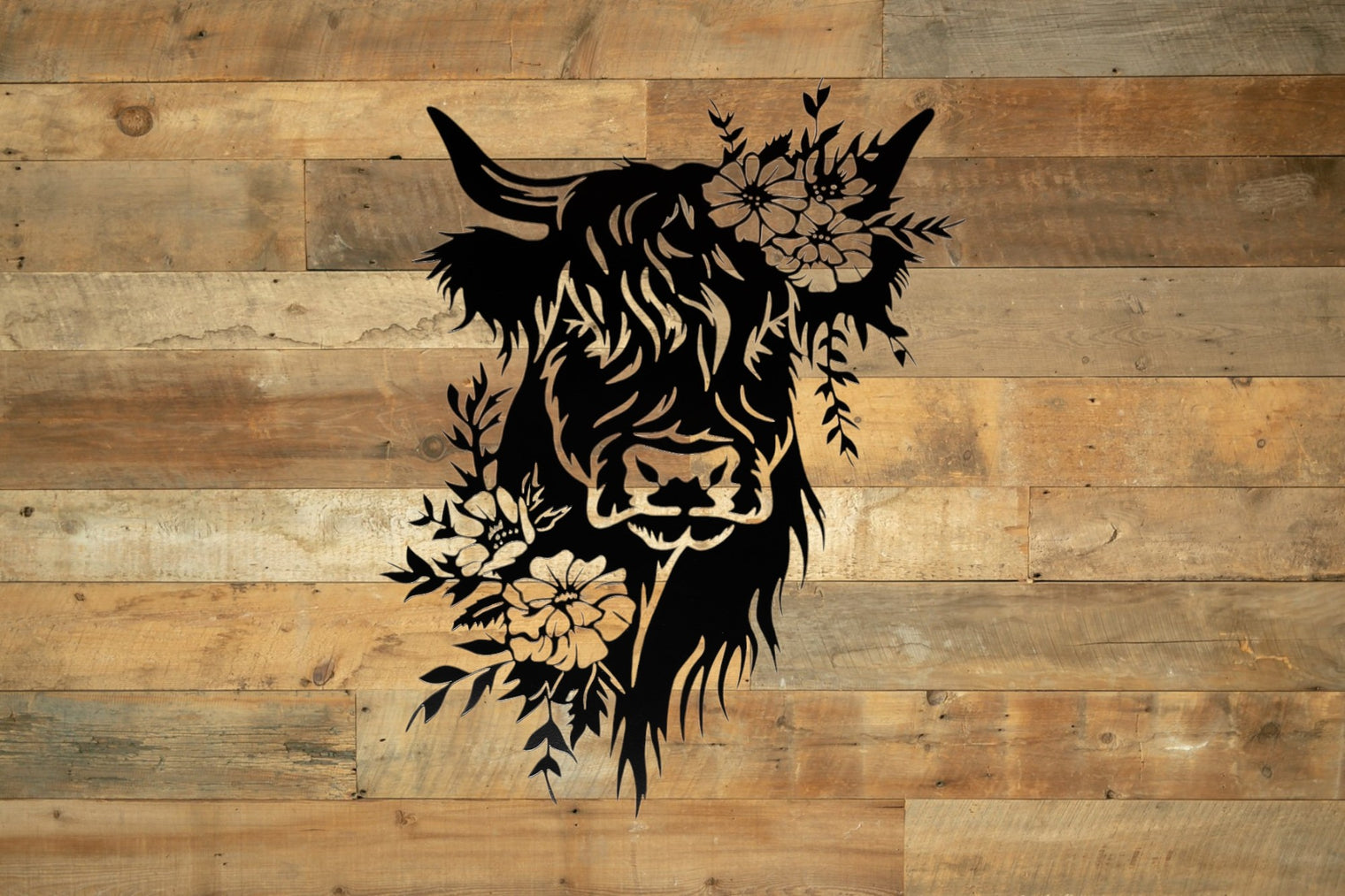 Vache highland avec fleurs